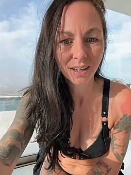 Snapshot of Mel-Mia chatting on February 16, 6:09 am Mel-Mia online show from February 16, 6:09 am