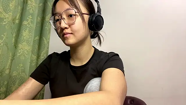 LinaClous online show from December 14, 1:27 pm