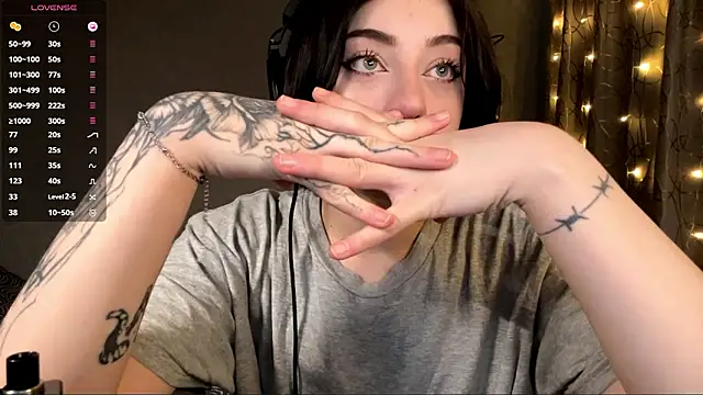 Snapshot of Meowluly chatting on February 2, 9:24 pm Meowluly online show from February 2, 9:24 pm