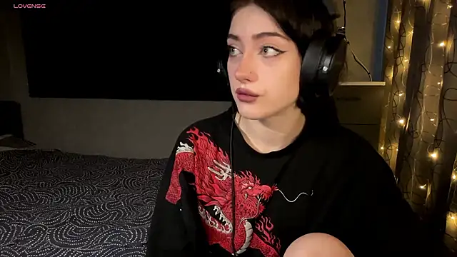 Snapshot of Meowluly chatting on February 5, 10:03 pm Meowluly online show from February 5, 10:03 pm