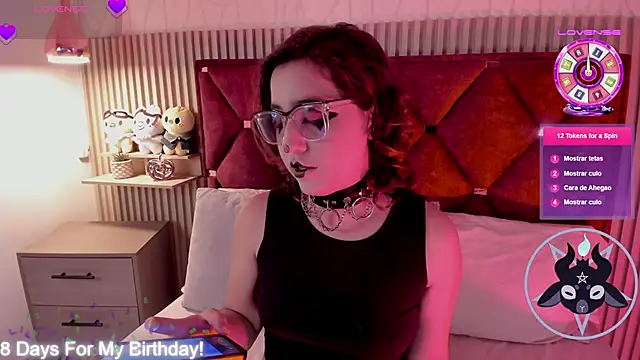 Kiri Velvet online show from May 5, 7:55 pm