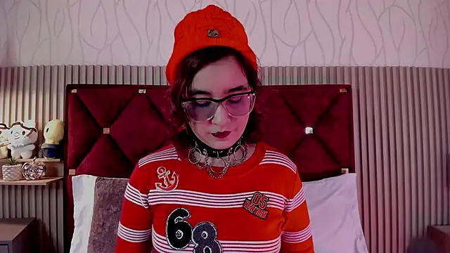 Kiri Velvet online show from May 18, 7:41 pm
