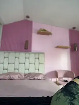 MaddieHunter online show from December 1, 1:05 pm