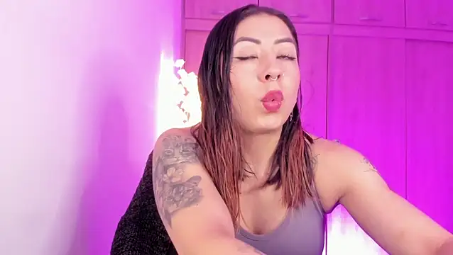 Snapshot of MaddieHunter chatting on April 30, 2:34 pm MaddieHunter online show from April 30, 2:34 pm