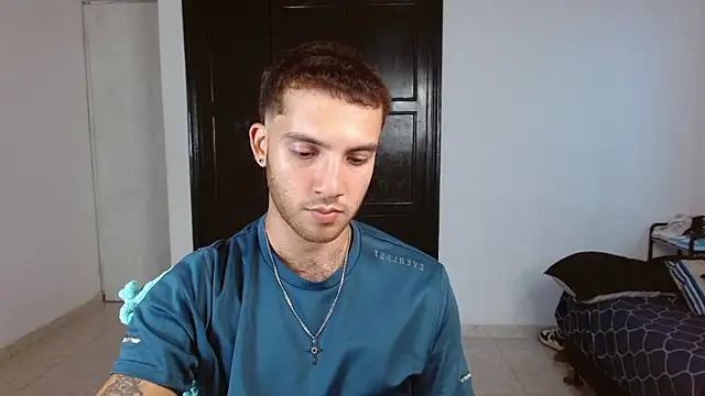 Snapshot of oceanboy_vibe chatting on February 23, 10:40 pm oceanboy vibe online show from February 23, 10:40 pm