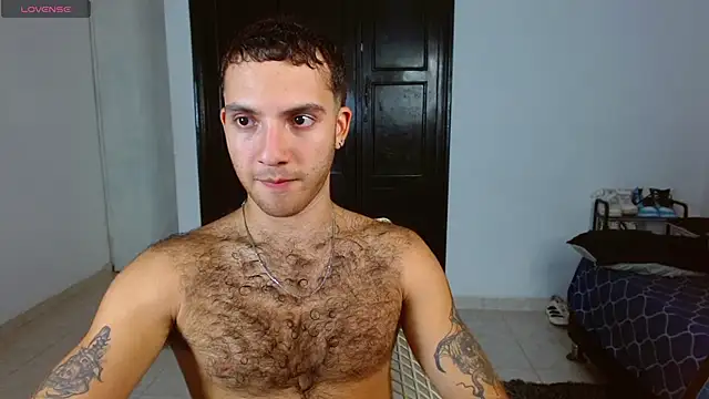 Snapshot of oceanboy_vibe chatting on February 28, 4:24 am oceanboy vibe online show from February 28, 4:24 am