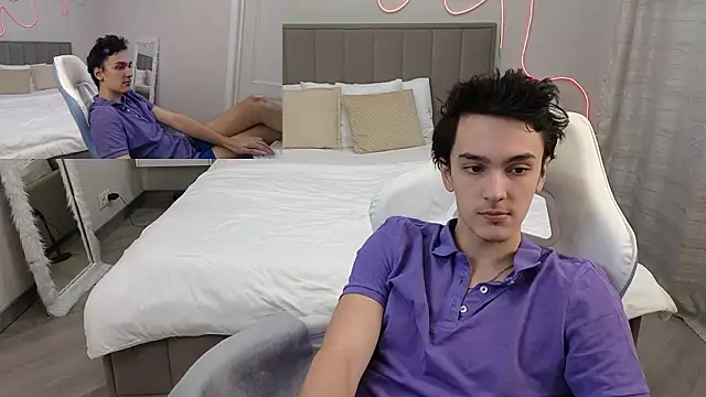 Snapshot of MoonlinSkinn chatting on February 1, 1:04 am MoonlinSkinn online show from February 1, 1:04 am