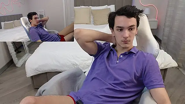 Snapshot of MoonlinSkinn chatting on February 2, 1:04 am MoonlinSkinn online show from February 2, 1:04 am