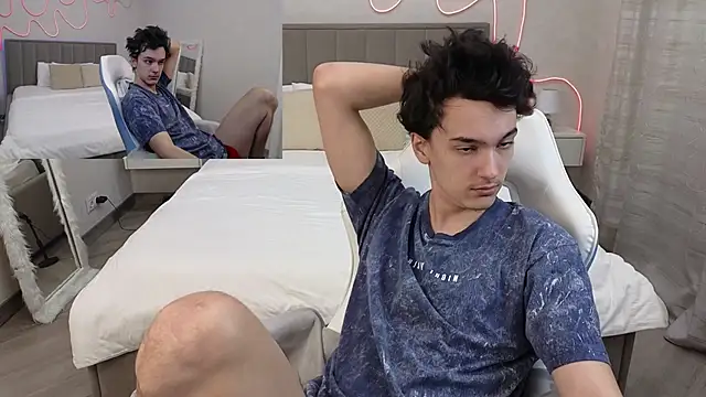 Snapshot of MoonlinSkinn chatting on February 12, 1:00 am MoonlinSkinn online show from February 12, 1:00 am