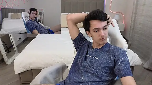 Snapshot of MoonlinSkinn chatting on February 13, 1:01 am MoonlinSkinn online show from February 13, 1:01 am