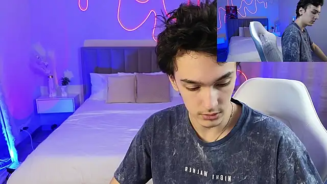 Snapshot of MoonlinSkinn chatting on February 14, 1:02 am MoonlinSkinn online show from February 14, 1:02 am