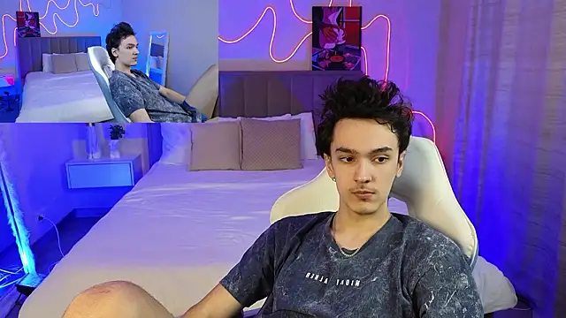 Snapshot of MoonlinSkinn chatting on February 15, 1:02 am MoonlinSkinn online show from February 15, 1:02 am