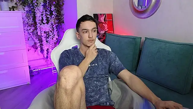 Snapshot of MoonlinSkinn chatting on February 20, 1:46 am MoonlinSkinn online show from February 20, 1:46 am