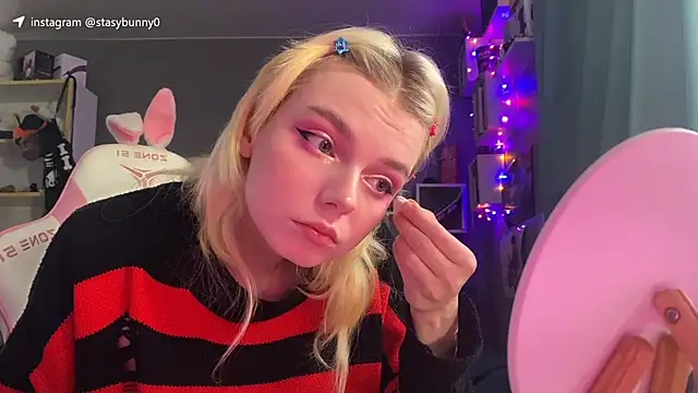 KittyLarva online show from January 8, 7:54 am