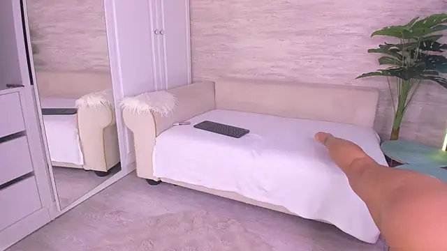 Snapshot of SexyElisabeth chatting on June 23, 2:15 pm SexyElisabeth online show from June 23, 2:15 pm