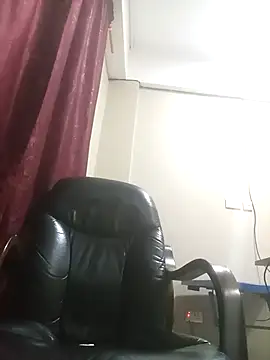 Snapshot of LovelyHughes chatting on April 21, 11:51 pm LovelyHughes online show from April 21, 11:51 pm