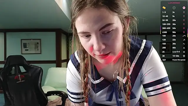 Snapshot of KiraRustle chatting on February 3, 2:53 am KiraRustle online show from February 3, 2:53 am