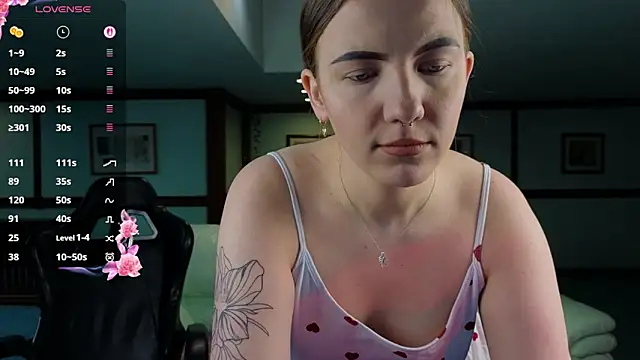 Snapshot of KiraRustle chatting on February 24, 2:42 am KiraRustle online show from February 24, 2:42 am