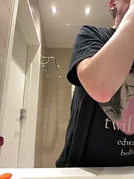 TomilaSi online show from April 2, 7:22 pm