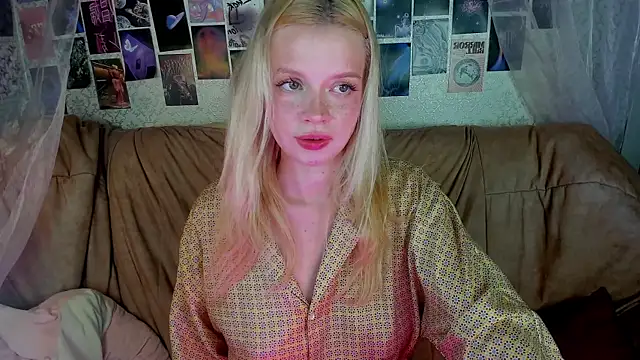 Snapshot of AlysaMeow chatting on July 3, 1:28 pm AlysaMeow online show from July 3, 1:28 pm