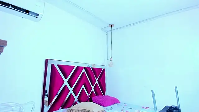 VALERIAQUEENTS   online show from March 13, 4:52 am