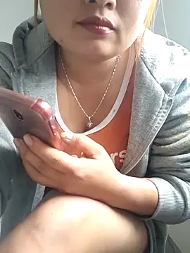 Snapshot of mai-mai-97 chatting on March 9, 8:29 am mai-mai-97 online show from March 9, 8:29 am