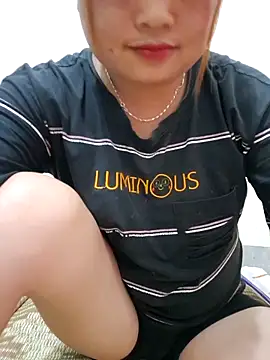 Snapshot of mai-mai-97 chatting on April 7, 3:23 pm mai-mai-97 online show from April 7, 3:23 pm