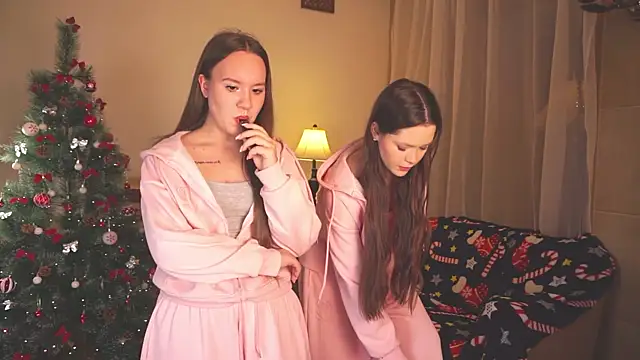 VirginiaRowe online show from December 1, 2:00 pm