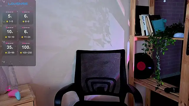 Me1inMonro online show from February 6, 7:45 am