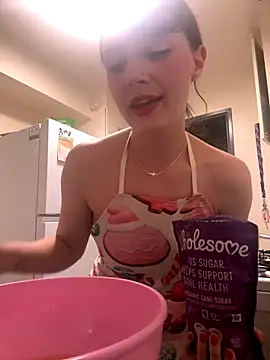 lilliabloom online show from December 18, 5:24 am