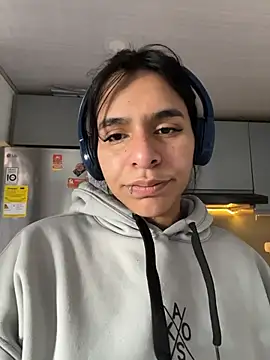 SaraAndrade  online show from March 26, 1:17 pm