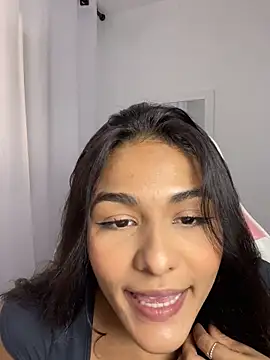 Laurapocahontas online show from December 1, 7:30 pm