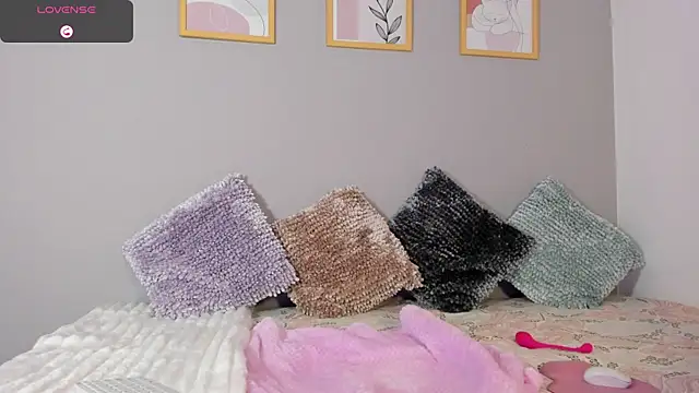 Snapshot of IvannaVolk_ chatting on July 16, 5:24 am IvannaVolk online show from July 16, 5:24 am