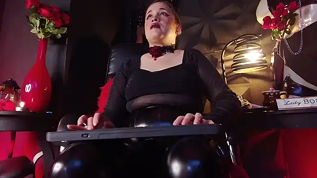 MillyWhrite online show from December 22, 5:21 pm