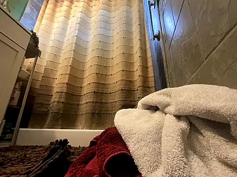 xxxenzo1 online show from October 22, 12:11 am