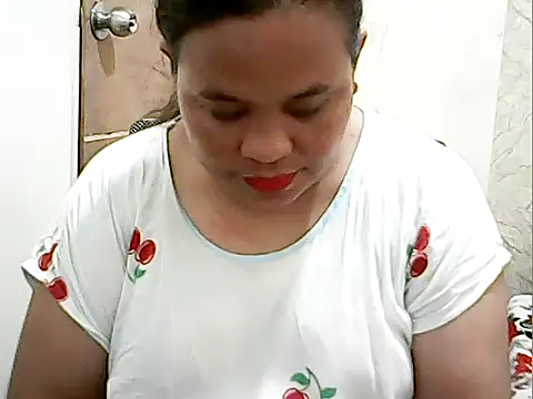 Snapshot of cutechubby chatting on May 16, 10:41 pm cutechubby online show from May 16, 10:41 pm