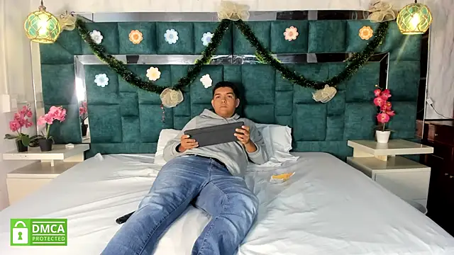 Snapshot of _bonnyandclyde chatting on January 6, 11:58 am bonnyandclyde online show from January 6, 11:58 am