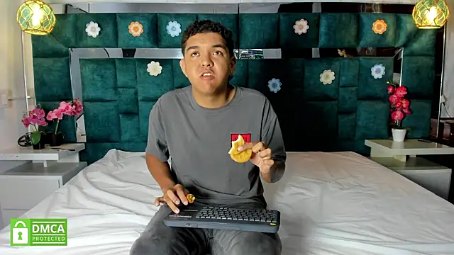 Snapshot of _bonnyandclyde chatting on January 8, 11:56 am bonnyandclyde online show from January 8, 11:56 am