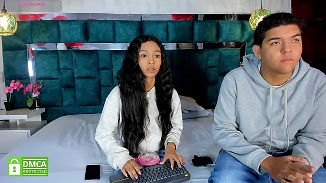  bonnyandclyde online show from February 19, 12:12 pm