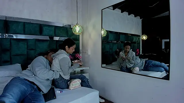  bonnyandclyde online show from March 2, 11:28 am