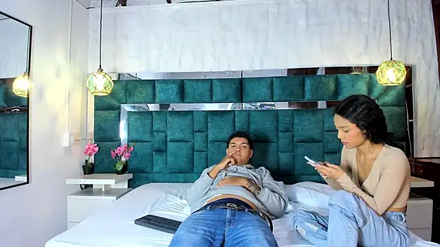  bonnyandclyde online show from April 1, 12:39 pm