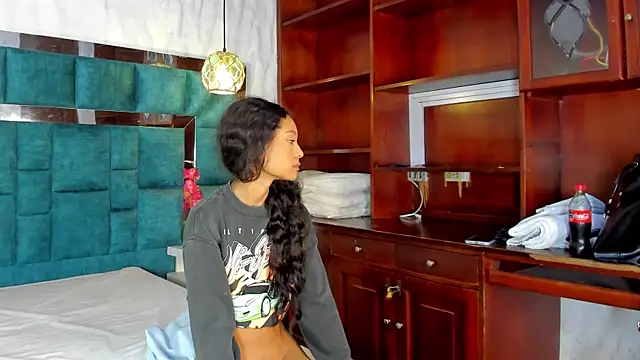  bonnyandclyde online show from April 7, 12:38 pm