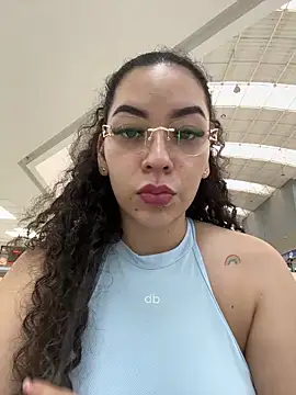 Snapshot of VictoriaaRose chatting on June 16, 8:33 pm VictoriaaRose online show from June 16, 8:33 pm