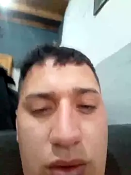 Snapshot of Alvarezz0202 chatting on May 22, 6:02 pm Alvarezz0202 online show from May 22, 6:02 pm