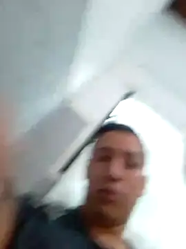 Snapshot of Alvarezz0202 chatting on June 18, 4:33 pm Alvarezz0202 online show from June 18, 4:33 pm