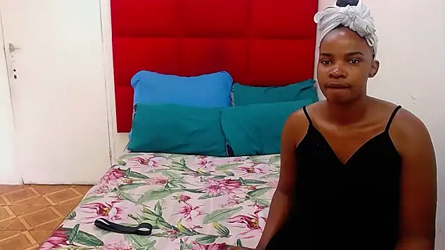 EMBER FOX online show from February 5, 11:48 am