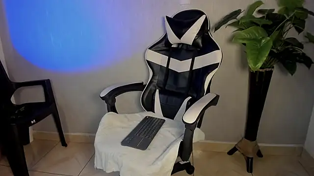 Brand Collins online show from December 13, 7:53 pm