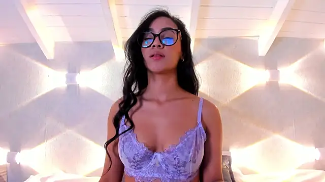 Klohewilliams  online show from January 5, 5:27 pm