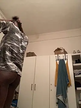    Hannah    online show from December 23, 10:46 am