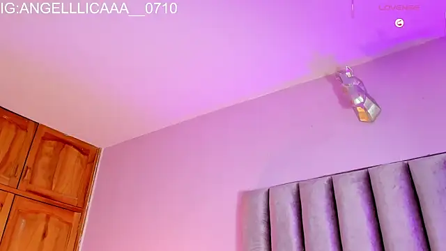 Snapshot of Little_Angelica18 chatting on February 13, 12:34 pm Little Angelica18 online show from February 13, 12:34 pm